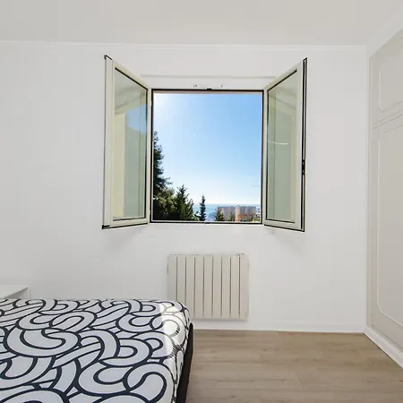 Family House Monaco With Sea View Apartmán *